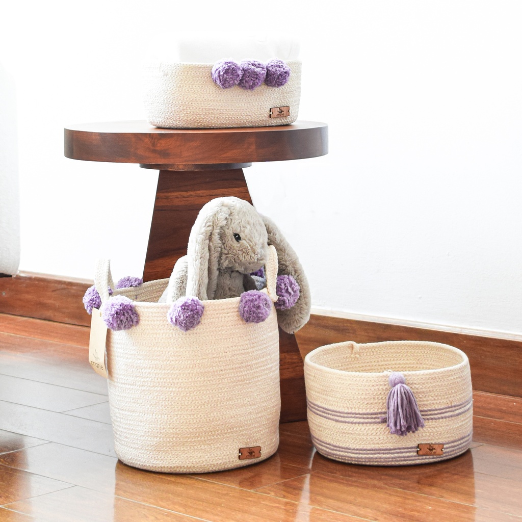 [O-21p] Oval Medium Basket with pompoms